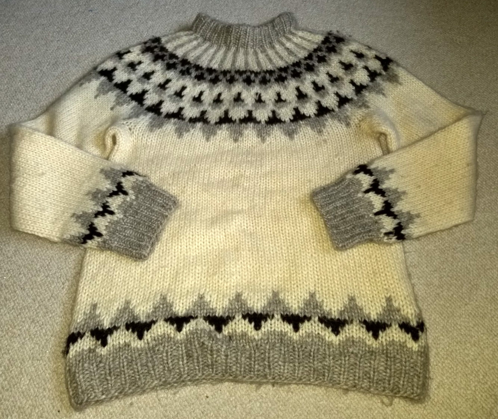 VINTAGE Mens Sweater-ICEMART-ICELAND-ivory/gray/brown wool fair isle Nordic-M